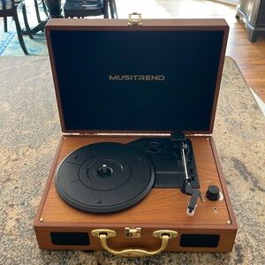 Brand New Musitrend Turntable Portable record player